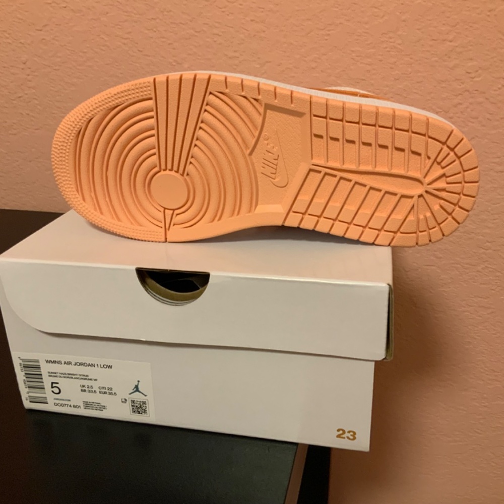 AIR JORDAN 1 LOW - Picture 5 of 5